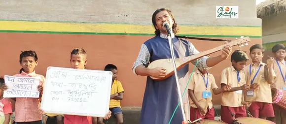 Santhali folk singer Naren Hansda performs on the streets of nearby towns and villages to raise money for this school. Pic: Partho Burman ajodhya hills tribal 30 stades