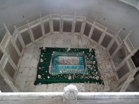 Here rests Rabia-ud-Durrani or Dilras Begum, mother of Azam Shah. Pic: Flickr 30stades