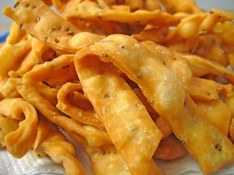 Namak pare -  salty crunchy fried strips of refined flour. Pic: Flickr
