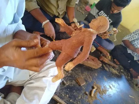 Artisans making Kinnal or Kinhala toys. Pic: Anandbabu Amberkhane 30stades