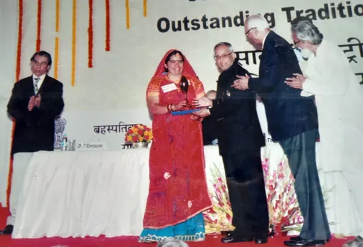 Organic farmer Santosh Pachar receiving award from former President Pranab Mukherjee. Pic: Courtesy Santosh Pachar 30stades