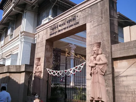 Iranshah Atash Behram temple at Udvada – the most revered Parsi pilgrimage centre in the country. Pic: Flickr 30 stades