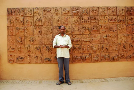 Artisan Dinesh Chandra Thakur with his Molela art. Pic: Facebook/@DineshMolela