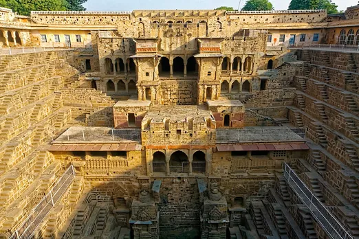 Steps encircle three sides of the well while there is a pavillion on the fourth side. Pic: Flickr 30stades