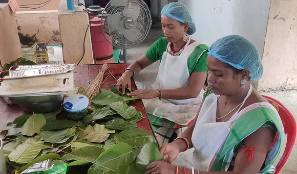 Bonga Murmu and her assistant preparing sal leaf plates to make griddled jil pitha. Pic: Gurvinder Singh 30stades