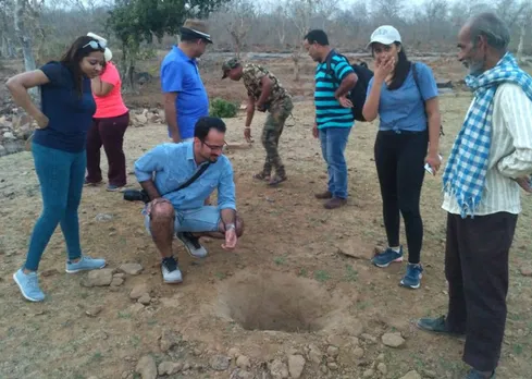 Tourists on a Walk with the Pardhis see a hole dug by sloth bear. Pic: Facebook/@lastwildernessfoundation 30 stades