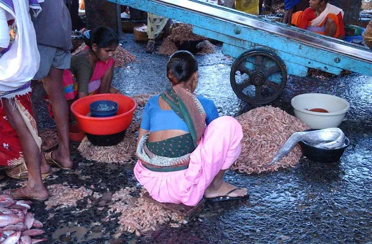 Grading fish at the Versova fish market. Pic: Flickr