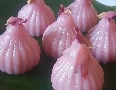 Gulkand Modak: Outer covering of rice dough flavoured with rose water and stuffed with gulkand, mixed nuts, sugar-coated fennel and coconut. Pic: Flickr 30 stades