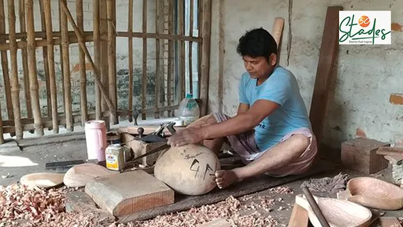 Cutting the gourd to make Tanpur at a unit in Dadpur. Pic: Vanita Tiwari 30stades