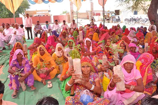 Women with saplings in Familial Forestry Festival, Sri Ganganagar, Bikaner