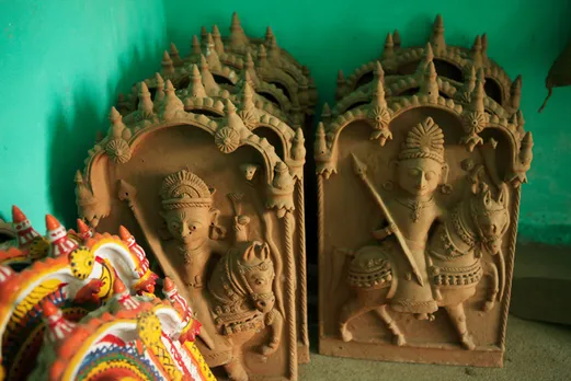 Molela clay is fine and provides strength to plaques. Plaques made by Jamnalal Kumhar. Pic: courtesy Jamnalal Kumhar.