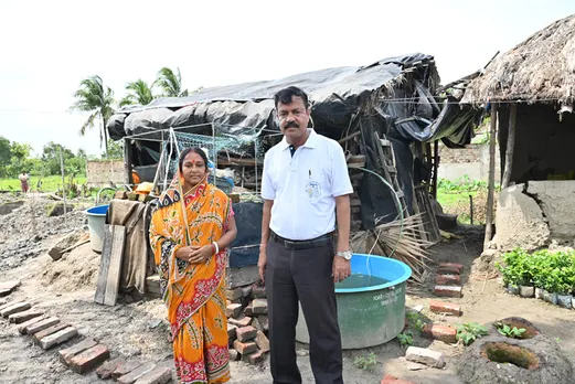 Dr Basanta Kumar Das, Director of ICAR-CIFRI with a beneficiary at Kultali, Sundarbans. Pic: Partho Burman 30stades