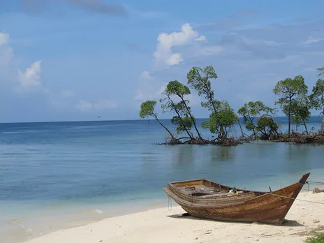 Radhanagar beach at Swaraj (Havelock) Island in Andaman & Nicobar Islands is famous for its turquoise water and lush greenery around. 30 stades