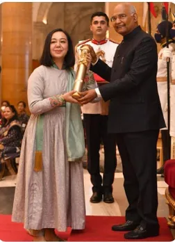 Padma Yangchan receiving the Nari Shakti Puruskar from President Ram Nath Kovind. Pic: PIB 30STADES