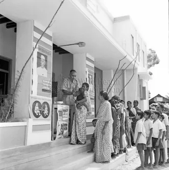 Small pox: Mass vaccination of villagers near Madras (now Chennai) in 1962. Source: WHO 