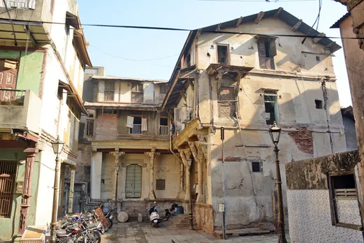 Dilapidated building in a pol area. Photo by Narendra Otia 30stades