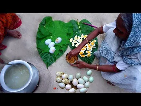 Pushparani Sarkar preparing duck eggs with rice. 30stades