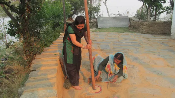 Spices being grounded in traditional way