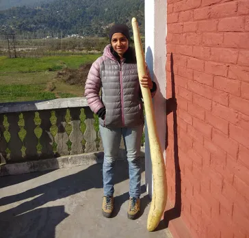 Sowmya with a native variety of bottle gourd grown in Uttarakhand. It is over 5.5 feet in length. Pic: Somya Balasubramaniam 30stades