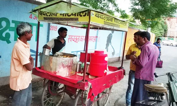 Manoj Kumar at his chaat stall in Lucknow. Pic: Badlav Foundation 30stades
