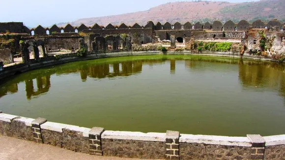 A freshwater pond within Murud-Janjira Fort. Pic: Wikipedia 30stades