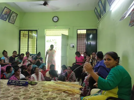 Minakshi Walke (extreme Right) at a training workshop in Palghar. Pic: Abhisaar Creatives 30stades