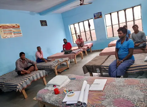 Training session inside a shelter home (raen basera). Pic: Badlav Foundation 30stades