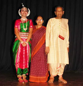 Prachi with her Gurumaa and Guruji. Pic: through Prachi Hota