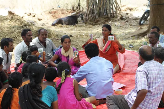 FES members sensitizing villagers through games on water conservation. Pic: FES 30stades