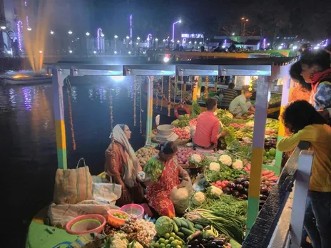 Kolkata floating market gets tourists but awaits regular customers three years after it opened