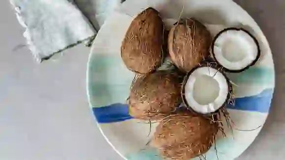 Benefits Of Coconut Oil: हेल्थ के लिए फायदेमंद है नारियल तेल, जानें ये 5 शानदार लाभ
