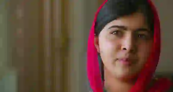 Malala Yousafzai On Hijab Controversy: मलाला युसुफ़ज़ई ने ट्वीट किया "हिजाब की वजह से कॉलेज में एंट्री न देना डरावना है"
