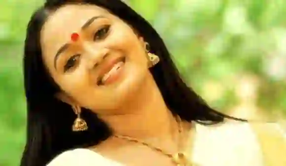 कैंसर से लड़ाई के बाद 35 साल की उम्र में लोकप्रिय मलयालम अभिनेत्री Saranya Sasi का निधन