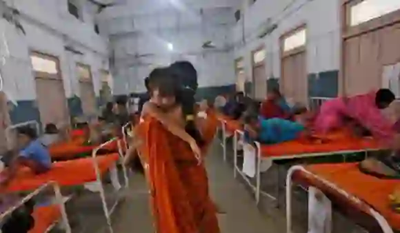 Kanpur Viral Fever: कानपूर में वायरल बुखार के रोज़ाना सैकड़ो मामले, यहाँ जाने ये 8 बातें