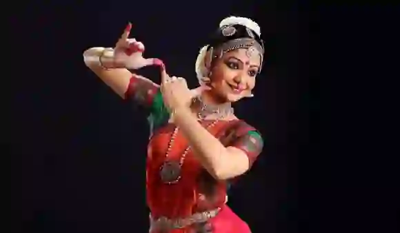 Delhi Metro Dance Reel Viral: दिल्ली मेट्रो की भरतनाट्यम वीडियो वायरल