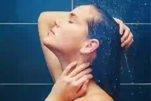 Bath During Periods: पीरियड्स के दौरान नहाने का सही तरीका क्या है?