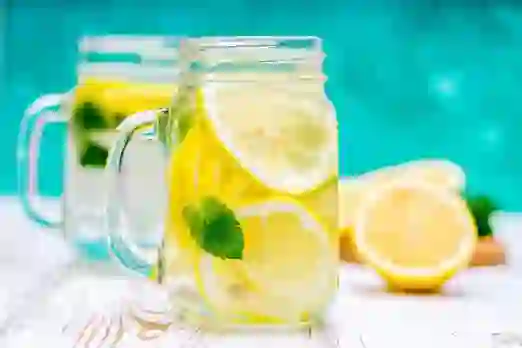 Benefits Of Lemon Water: इम्युनिटी सिस्टम को बूस्ट करने के लिए रोज सुबह पिएं एक गिलास नींबू पानी। पढ़ें ये 5 जबरदस्त फायदे