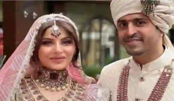 Kanika Kapoor Wedding: मशहूर गायिका कनिका कपूर ने रचाई शादी