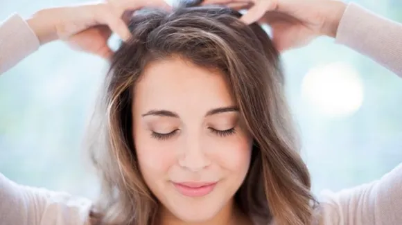 Ways To Massage Scalp: स्कैल्प की मसाज करने से बढ़ेगी बालों की ग्रोथ