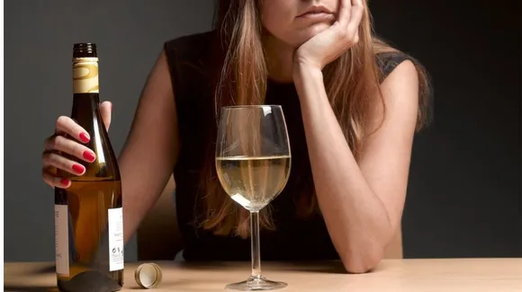 Alcohol Is Harmful For Skin: शराब छीन लेती है आपकी त्वचा से ग्लो