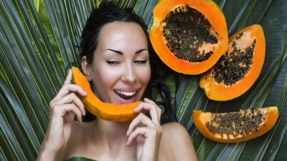 Papaya Benefits For Women: महिलाओं के लिए बहुत फायदेमंद है पपीता