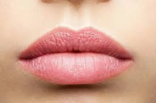 Chapped Lips:यदि आप भी फटे होंठ  से परेशान है तो जरूर आजमाएं यह 5 उपाय