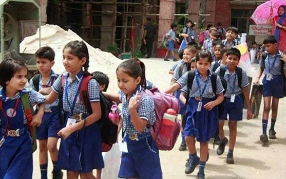 Karnataka Minister On Omicron: जरूरत पड़ने पर कर्नाटक में स्कूल बंद करने से नहीं हिचकेंगे 