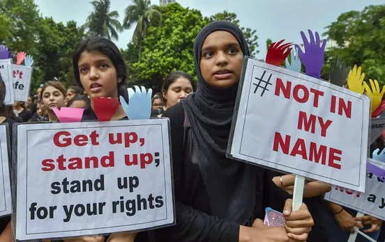 West Bengal Case : शादीशुदा महिला का अफेयर होने पर मारा और नग्न घुमाया