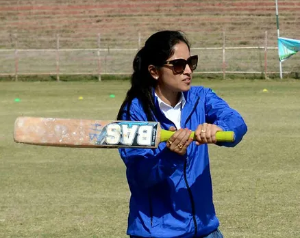 कश्मीर की रुपाली स्लैथिया बीसीसीआई-प्रमाणित महिला क्रिकेट कोच है