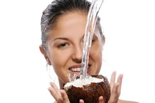 Benefits Of Coconut Water: एक बार जरूर पढ़िए नारियल पानी के ये 5 फायदे