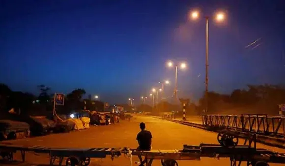 Night Curfew In Uttar Pradesh: ओमिक्रोन वैरिएंट के स्प्रेड पर बढ़ती चिंता के बीच, उत्तर प्रदेश में एक रात के कर्फ्यू की घोषणा की