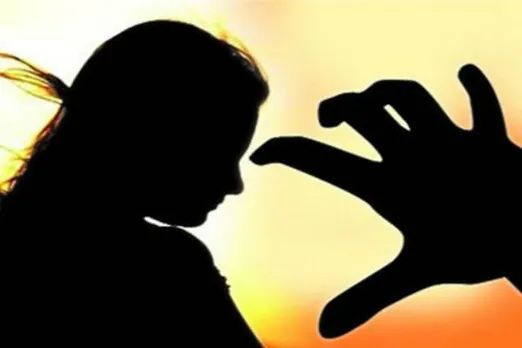 यूपी में 19 साल की बच्ची का बलात्कार : वीडियो हुई वायरल
