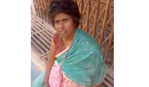 Varanasi Beggar Speaks Fluent English: वाराणसी की एक भिखारी की वीडियो वायरल हो रही है, जिसमे वह अंग्रेजी बोलती नजर आ रही हैं 