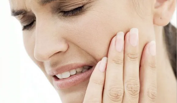 Sensitive Teeth Home Remedies: दांतों में झनझनाहट की समस्या को दूर करने के लिए अपनाएं ये घरेलू उपाय
